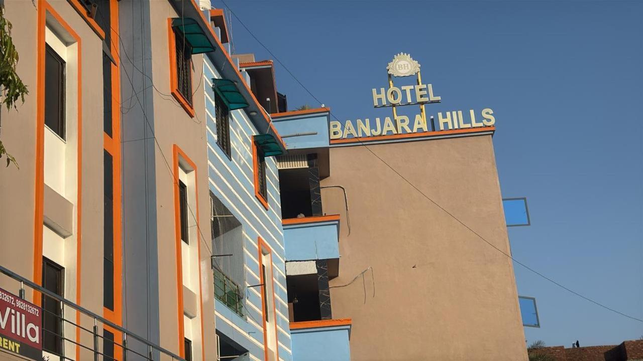 Hotel Banjara Hills Ābu Road エクステリア 写真