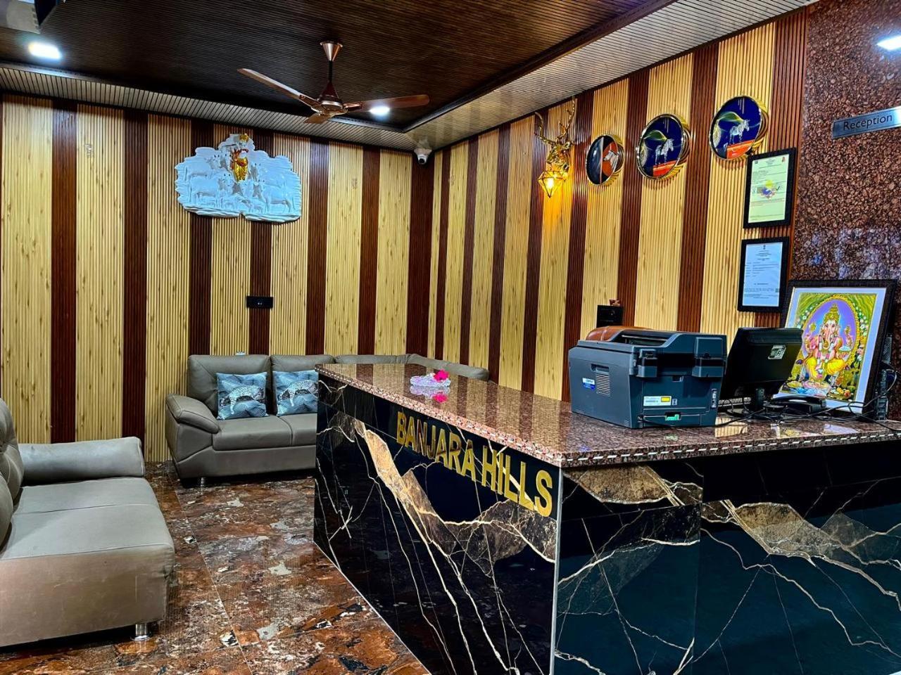 Hotel Banjara Hills Ābu Road エクステリア 写真
