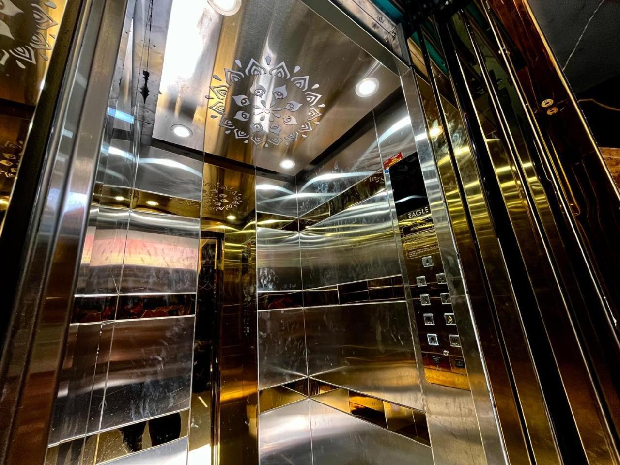 Hotel Banjara Hills Ābu Road エクステリア 写真