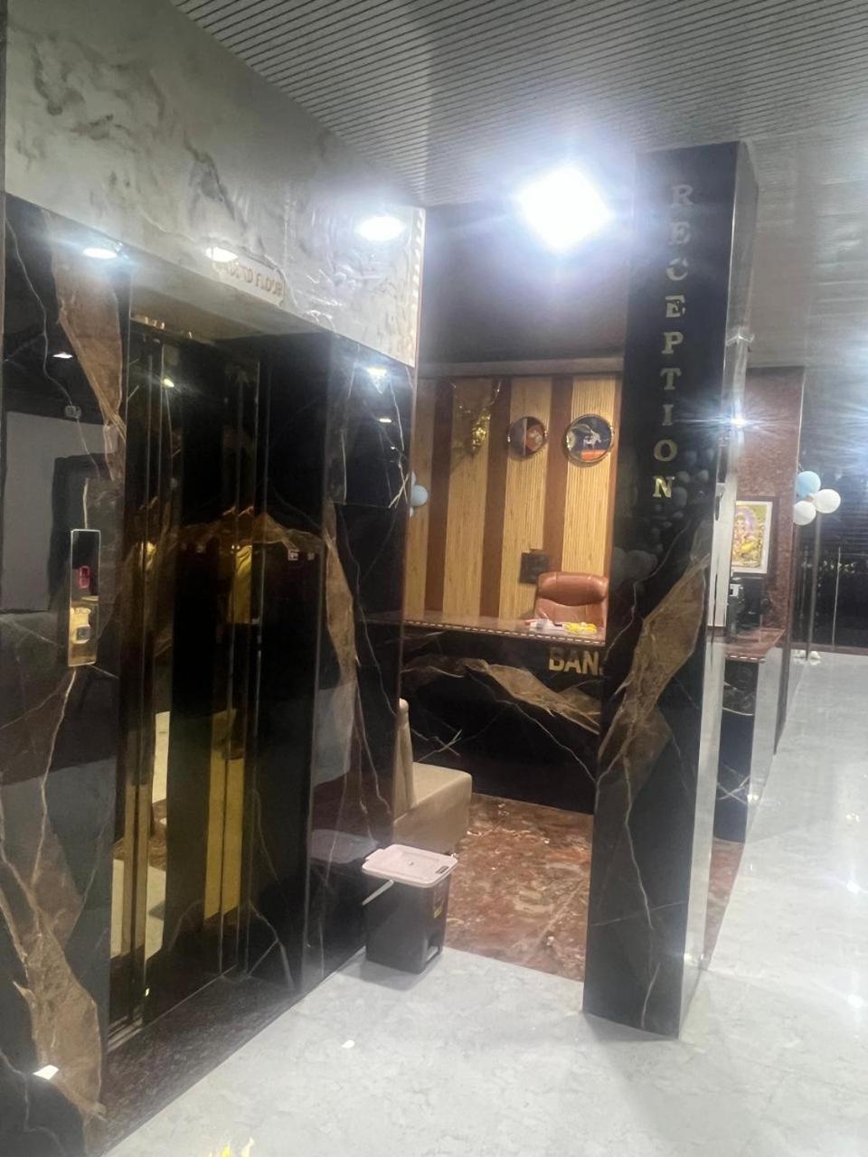Hotel Banjara Hills Ābu Road エクステリア 写真
