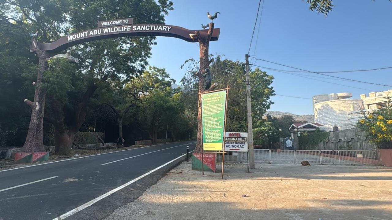 Hotel Banjara Hills Ābu Road エクステリア 写真