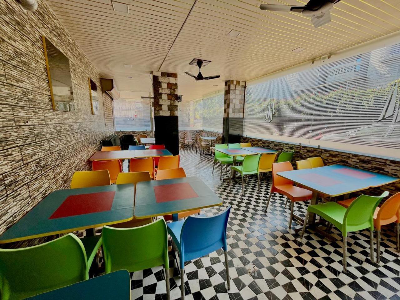 Hotel Banjara Hills Ābu Road エクステリア 写真