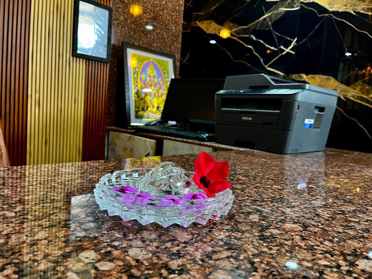 Hotel Banjara Hills Ābu Road エクステリア 写真